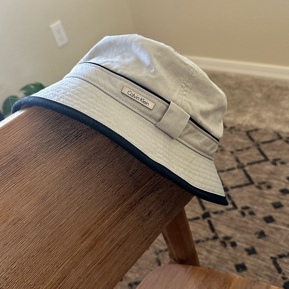 Calvin Klein Hat - Picture 3 of 3